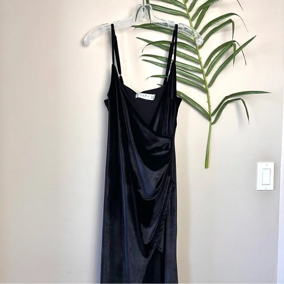 Club L London Dresses Nwt Club L London Black Velvet Plunge